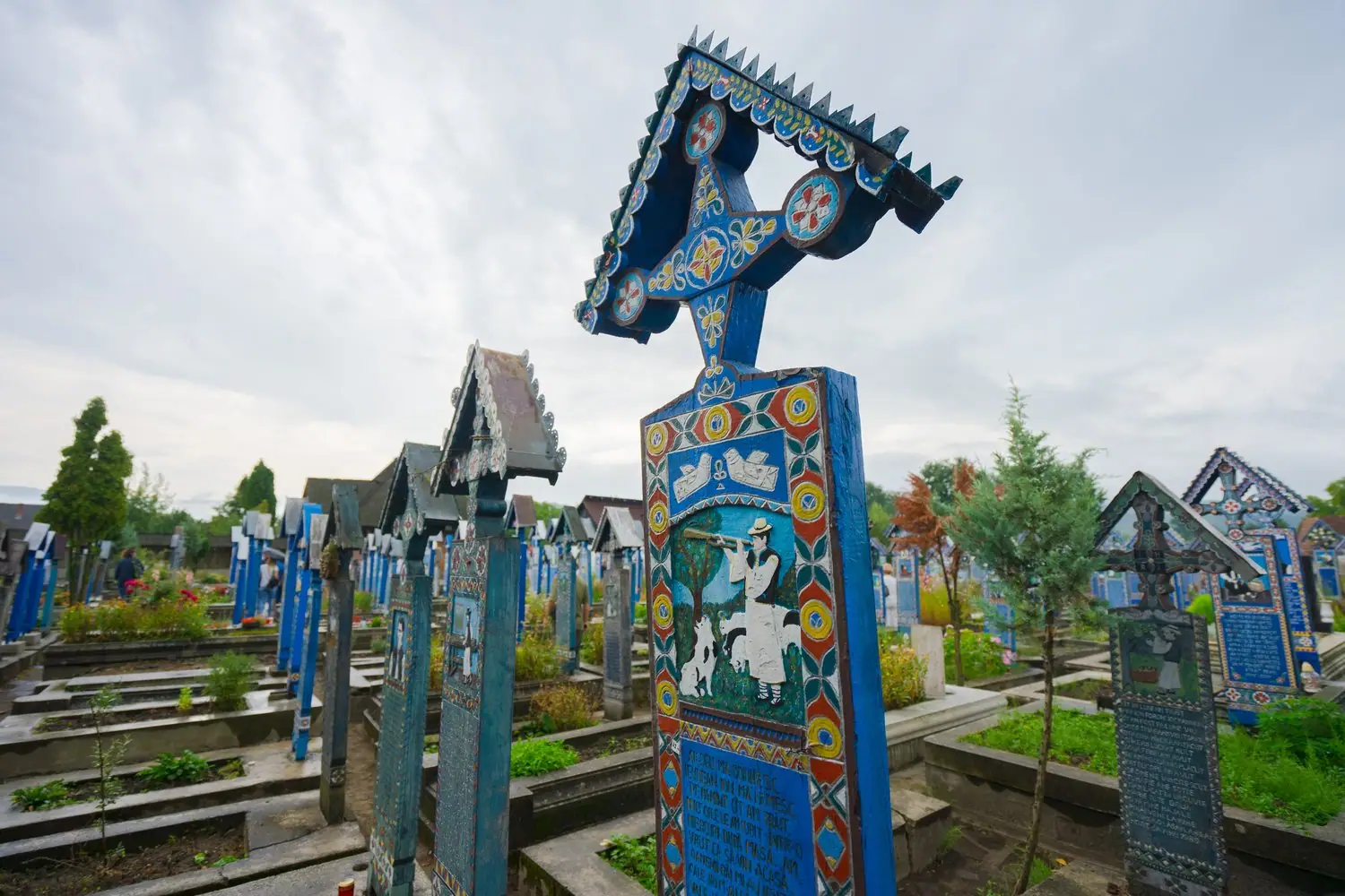 Polskie nekropolie: Sztuka sepulkralna i historia