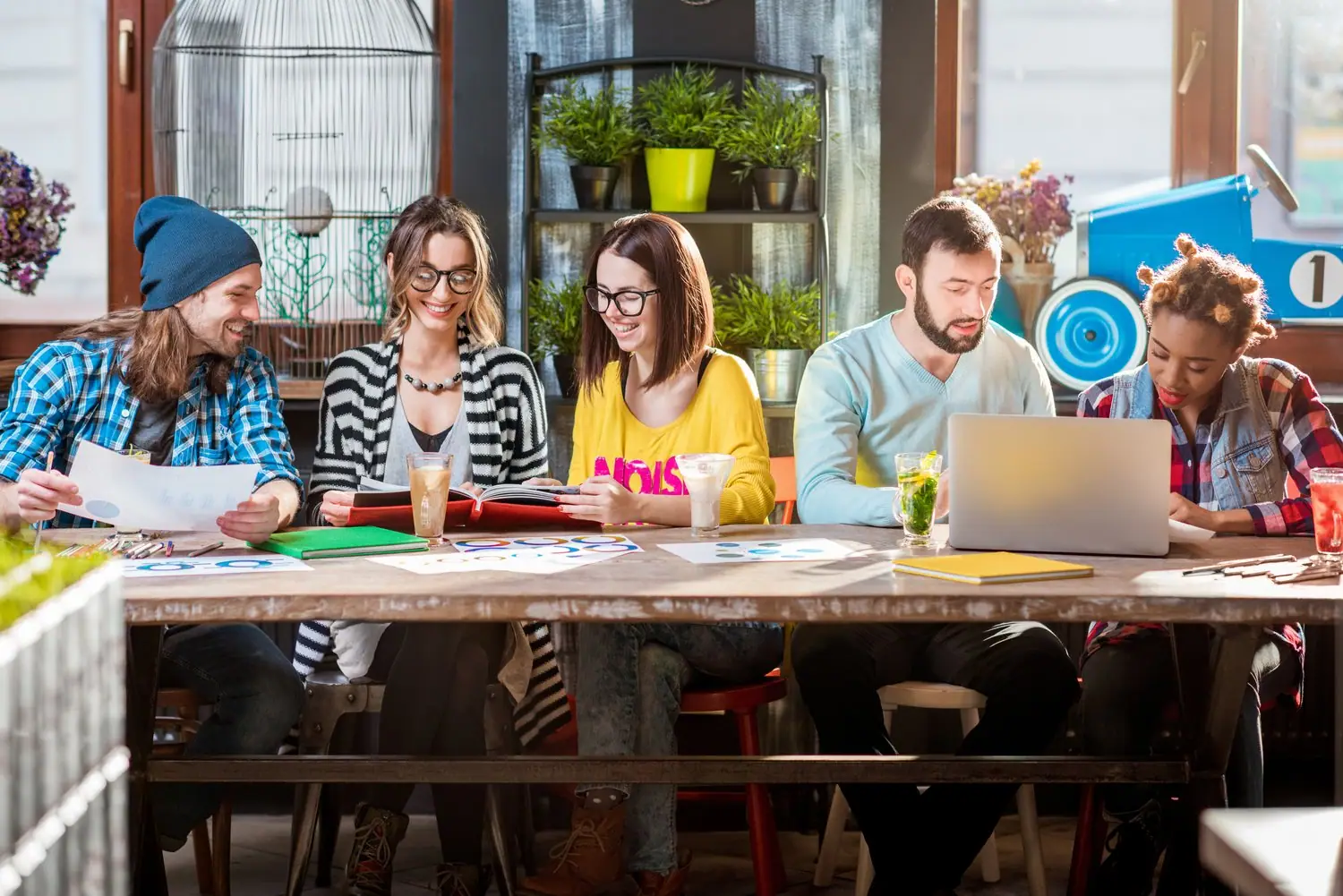 Kreatywne miejsca coworkingowe dla artystów