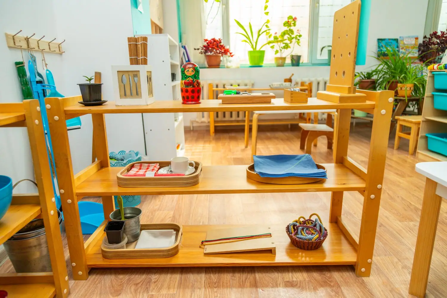 Inspirujące aranżacje pokoi dziecięcych w stylu montessori