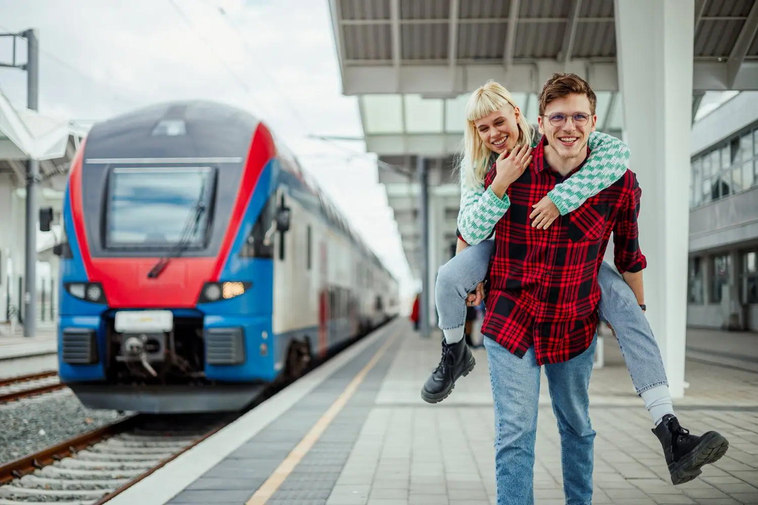 Jak zaplanować trasę kolejową przez całą Polskę bez samochodu